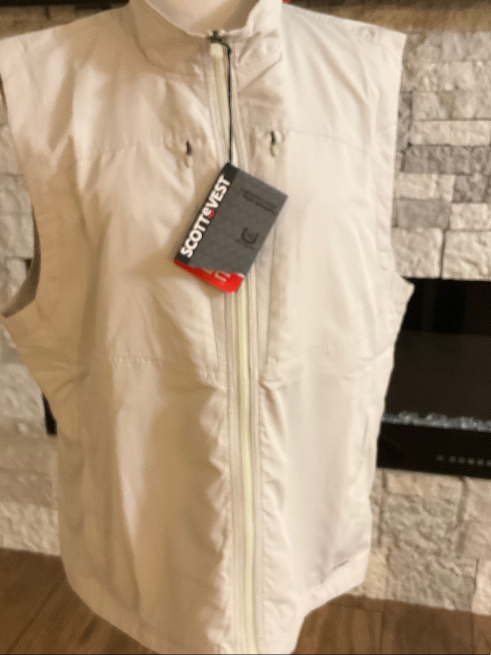 Scottevest White Quilted Zip Vest with Stand Collar